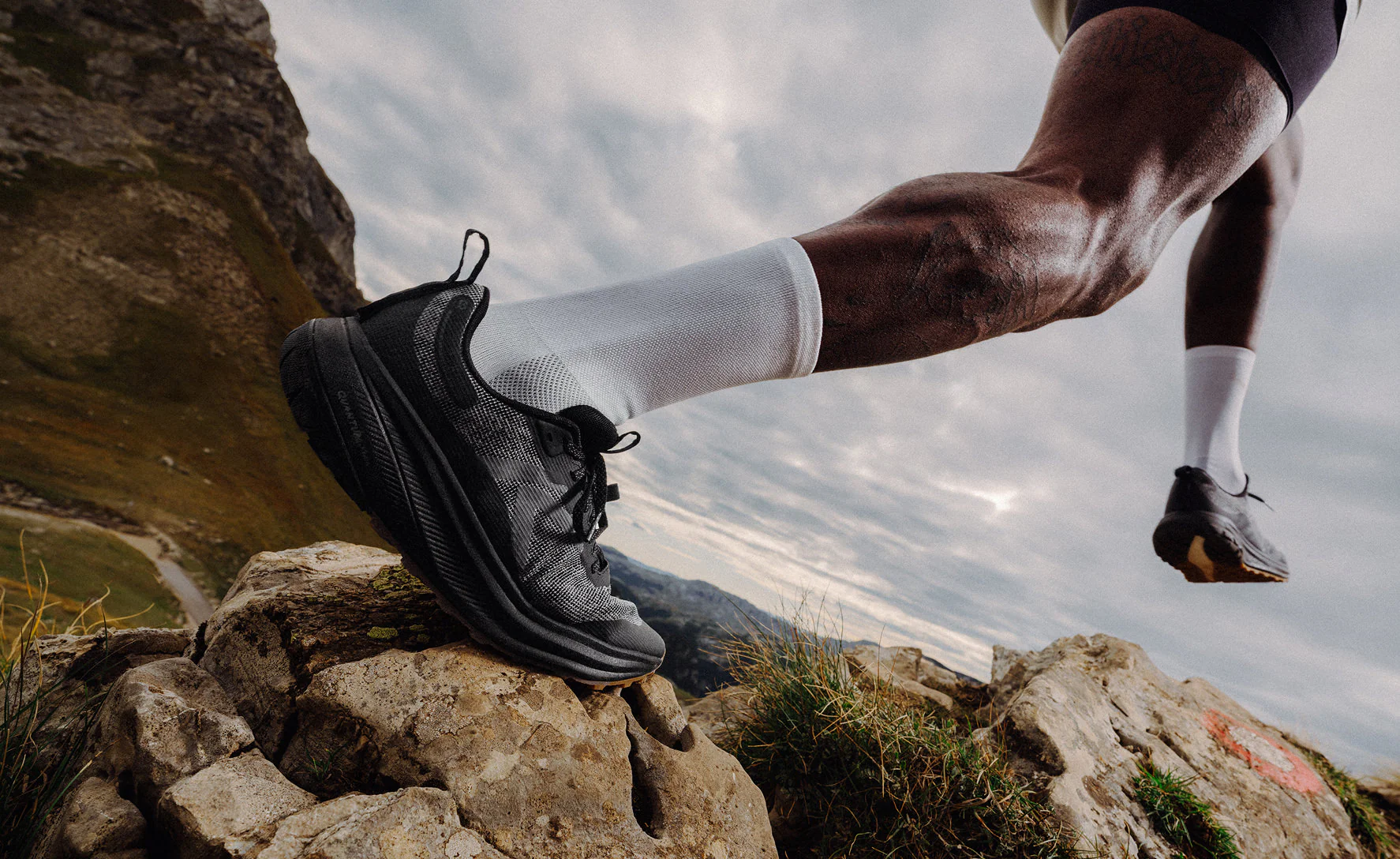 Men's Roam Trail Running Shoe  |  Black/Magnet - Image 7