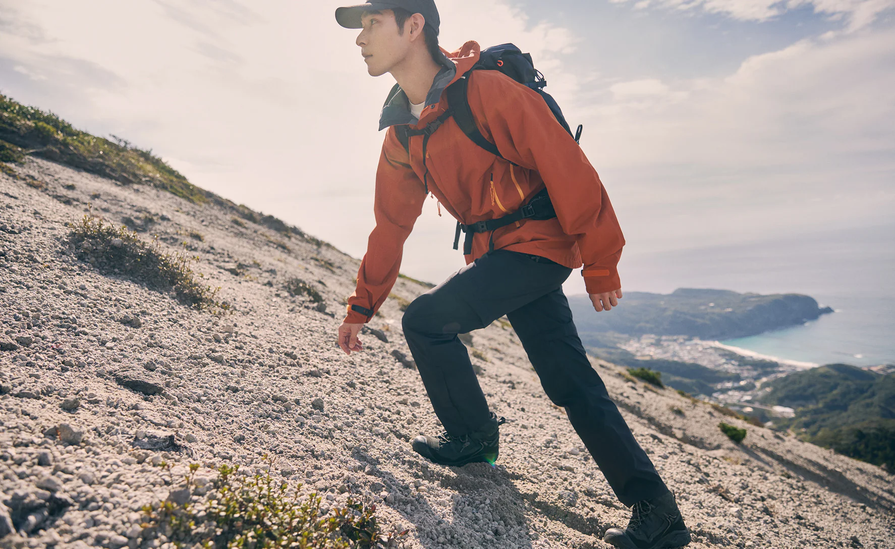 Men's Targhee IV Wide Waterproof Hiking Boot  |  Triple Black - Image 7