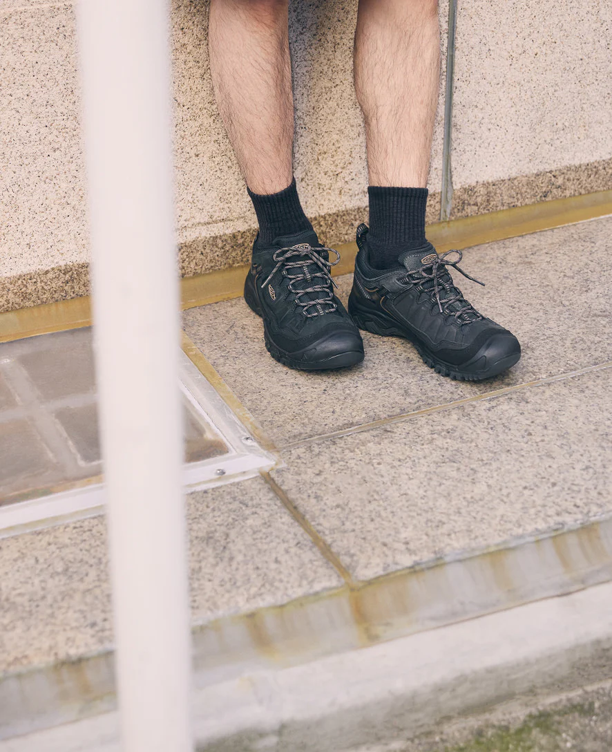 Men's Targhee IV Waterproof Hiking Shoe  |  Triple Black - Image 8