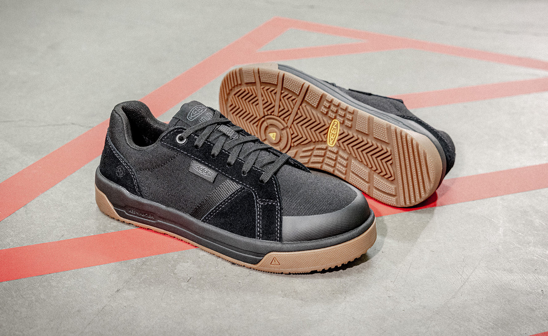 Women's Kenton Work Shoe (Carbon Toe)  |  Black/Gum - Image 7