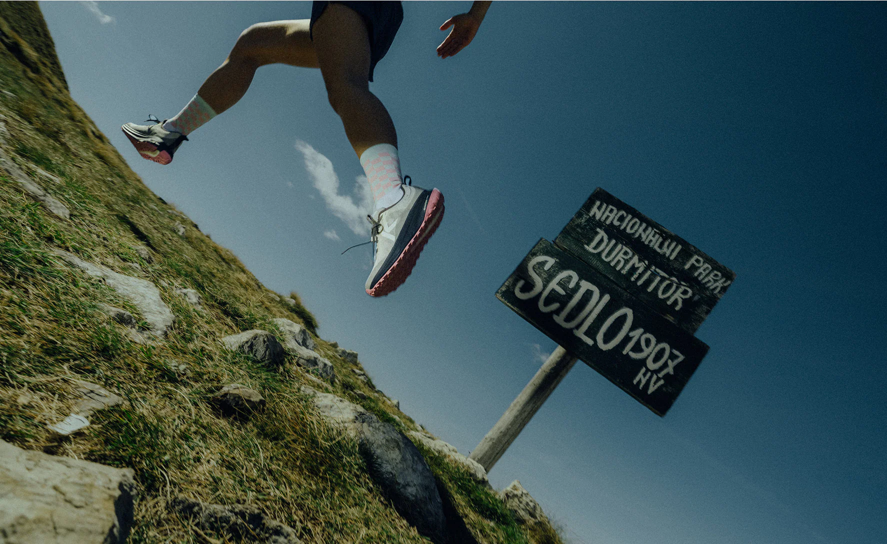 Women's Roam Trail Running Shoe  |  Vapor/Orchid Smoke - Image 7