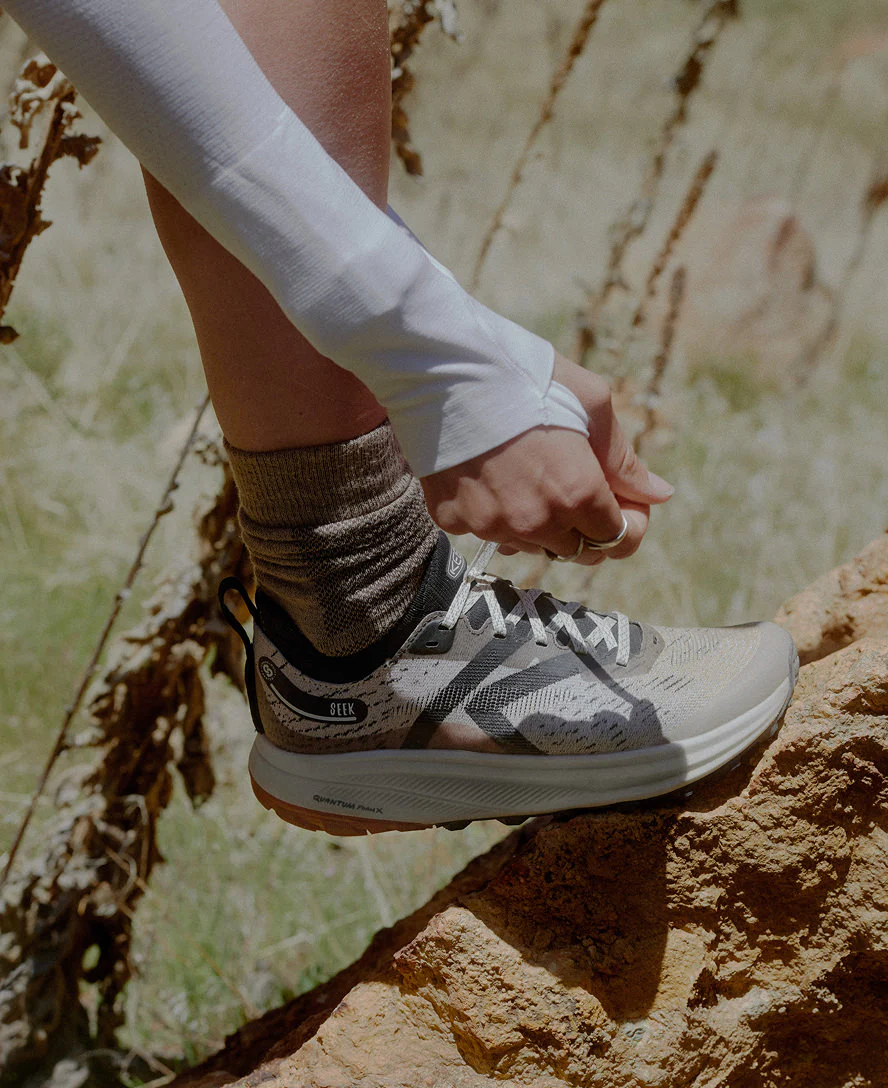 Women's Seek Trail Running Shoe  |  Safari/Black - Image 8