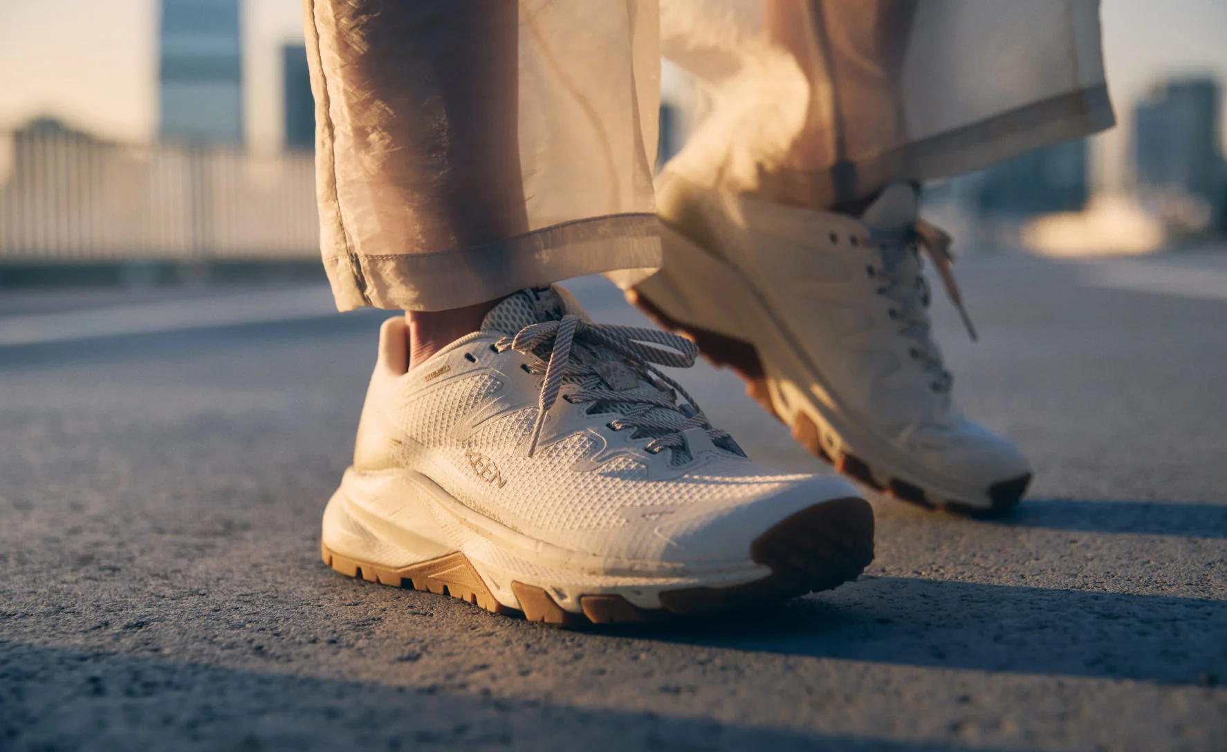 Women's Targhee Apex Waterproof Hiking Shoe  |  Safari/Birch - Image 7